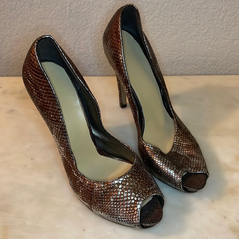 Salvatore Ferragamo- peel toe pump